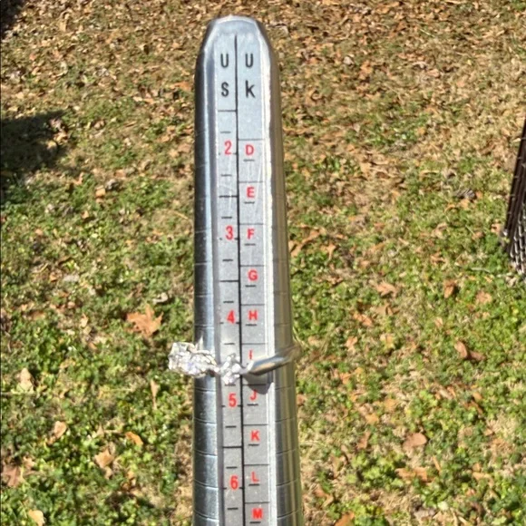 Elegant 925 Sterling Silver Diamond Ring - Picture 7 of 12